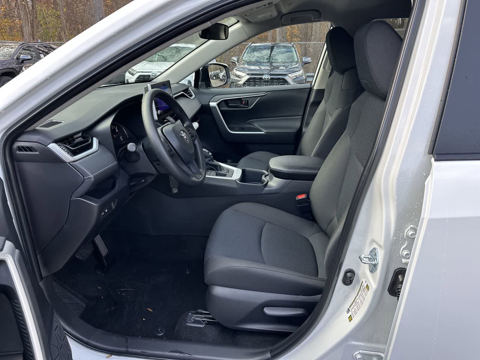 Thumbnail: 2025 Toyota RAV4 - 27