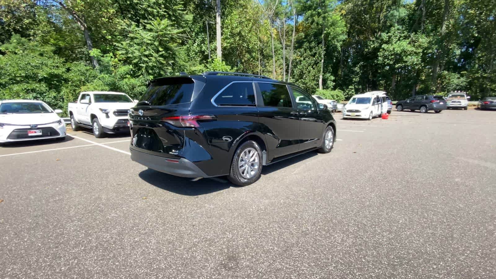Thumbnail: 2024 Toyota Sienna - 8