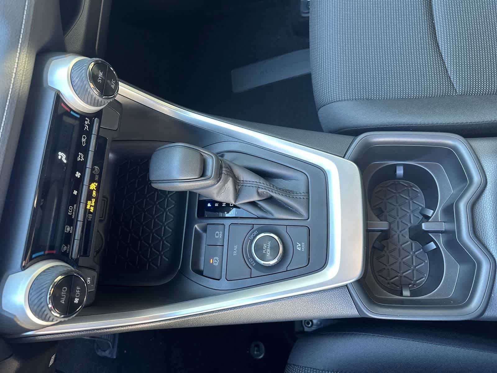 Thumbnail: 2025 Toyota RAV4 - 21