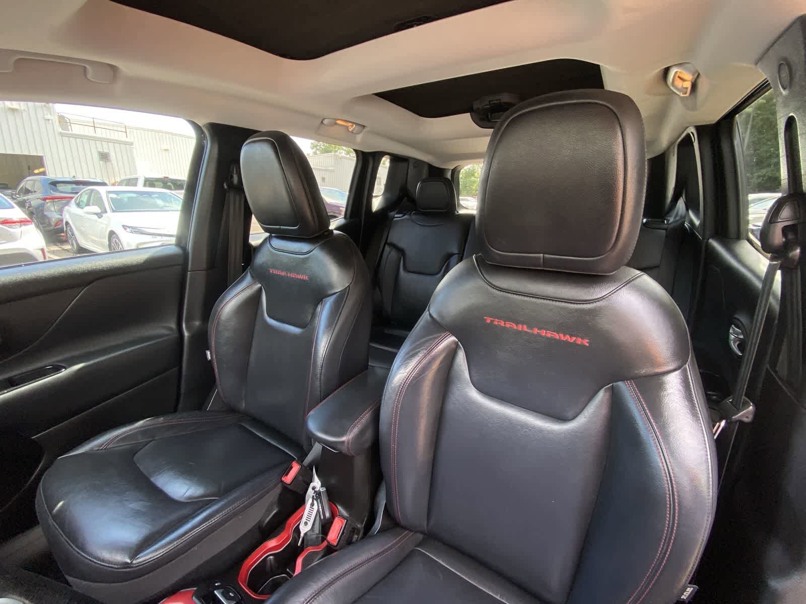 Thumbnail: 2016 Jeep Renegade - 17