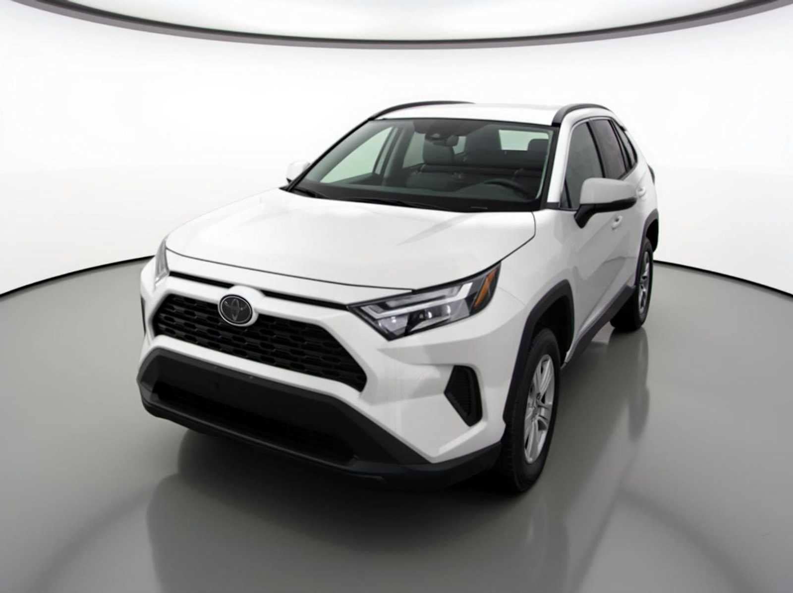 2024 Toyota RAV4 XLE's photo
