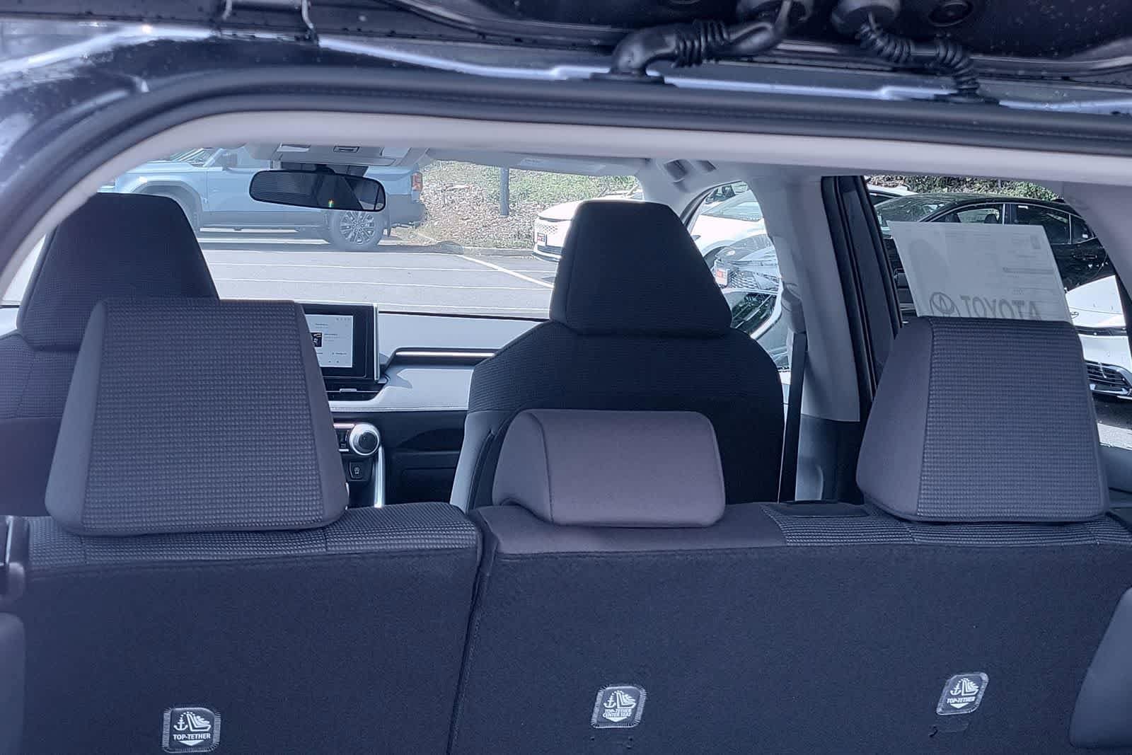 2025 Toyota RAV4 LE 18