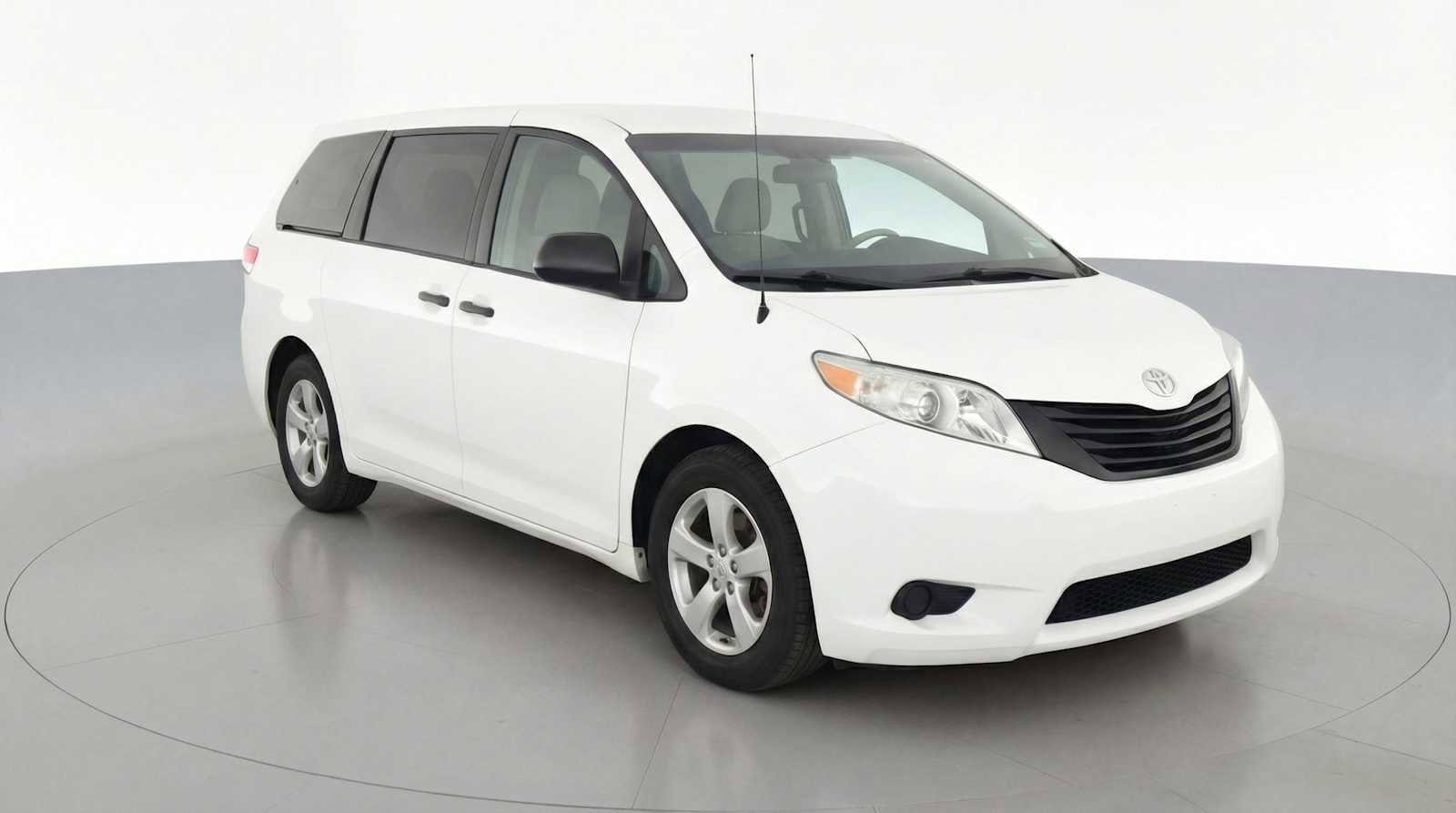 Thumbnail: 2013 Toyota Sienna - 3