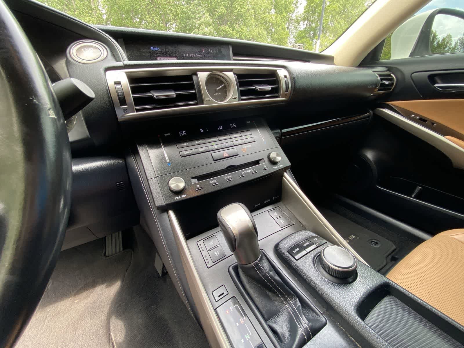 Thumbnail: 2015 Lexus IS - 20