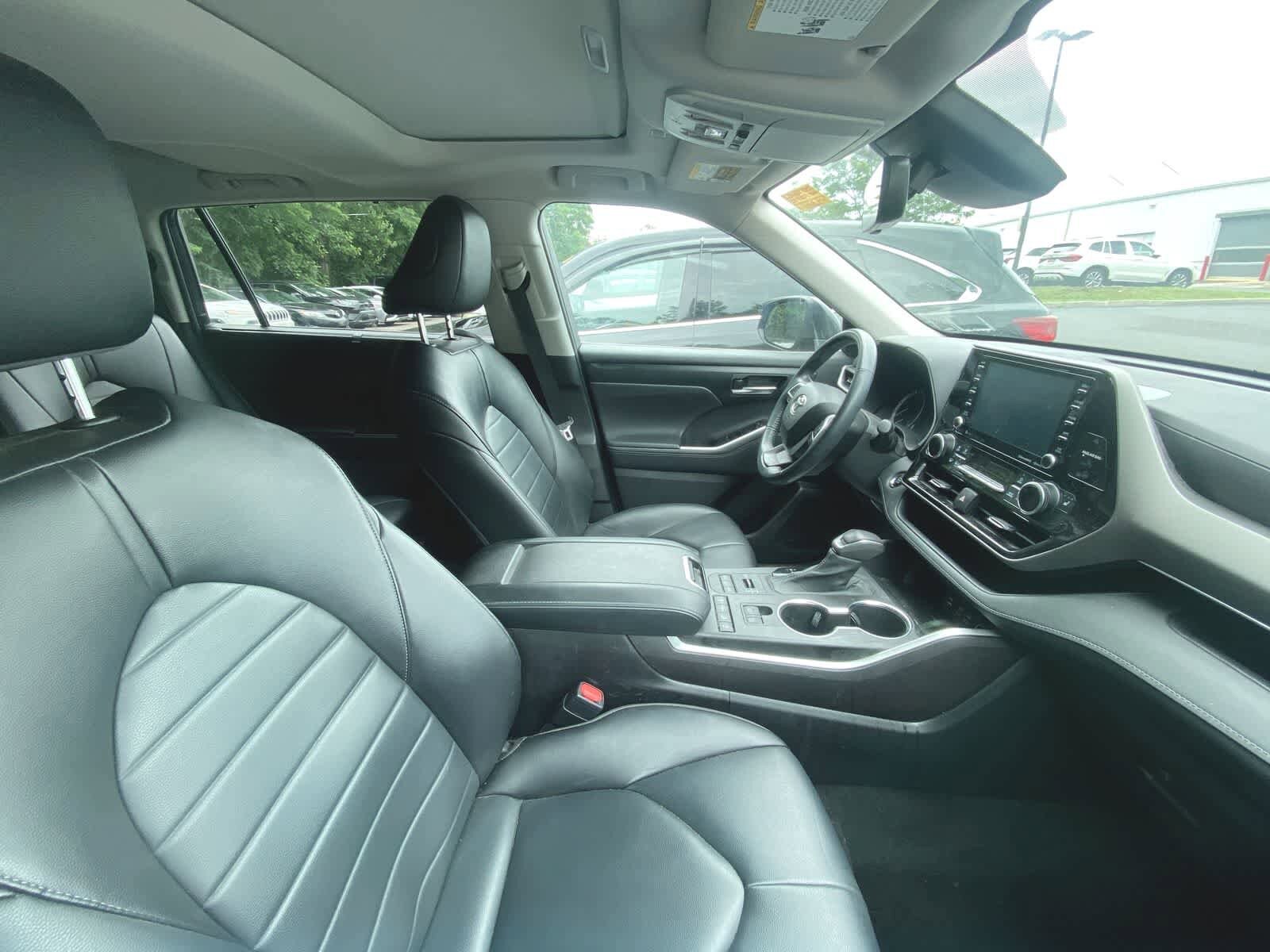 Thumbnail: 2022 Toyota Highlander - 5