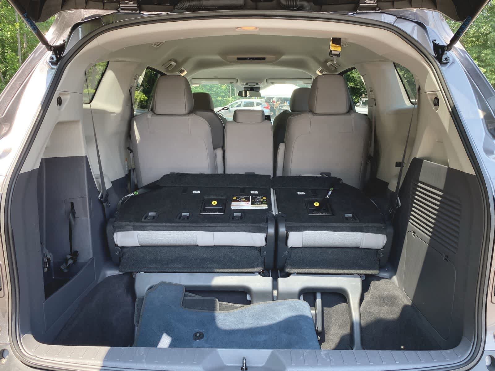 2023 Toyota Sienna LE 10
