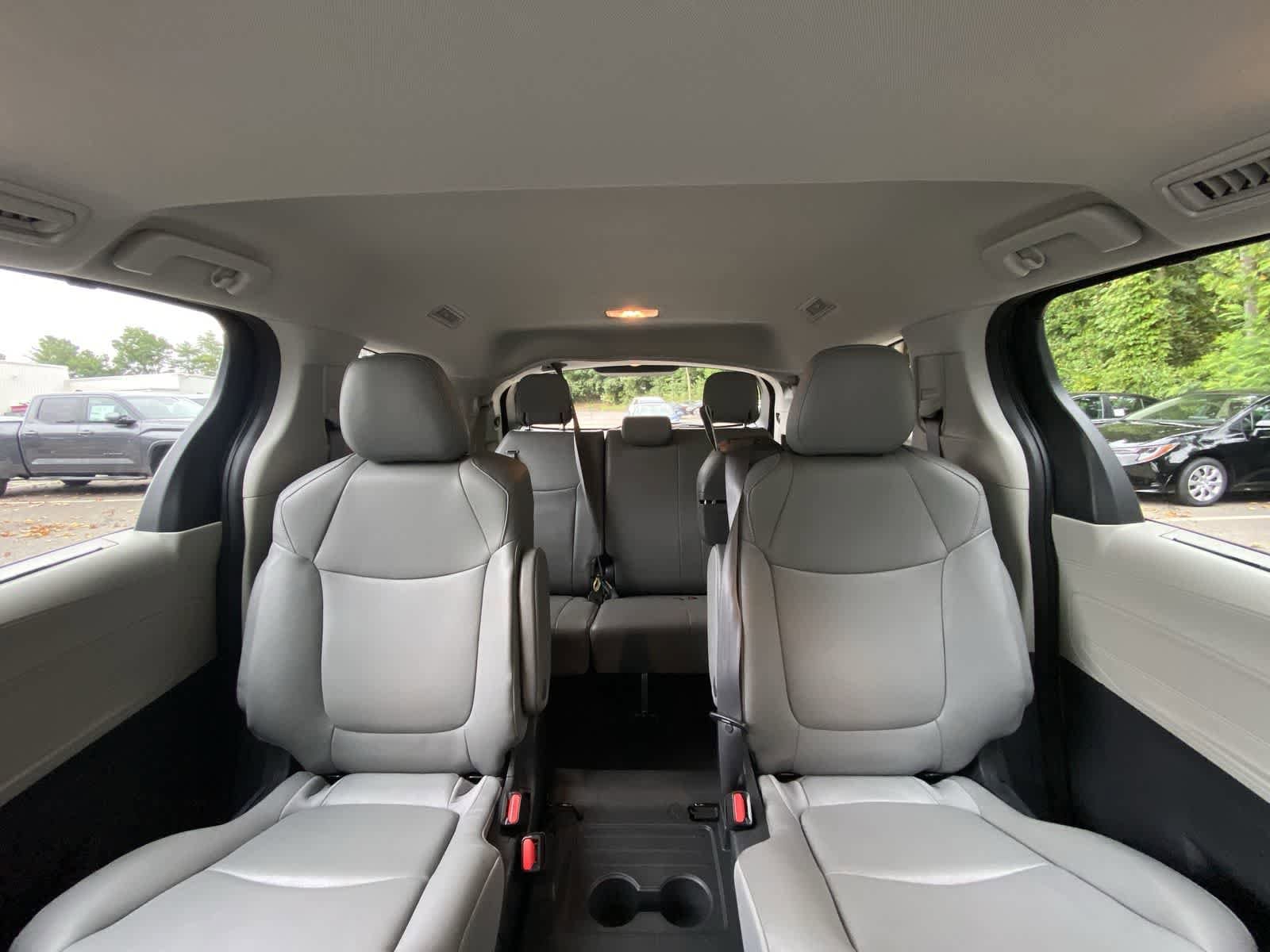 Thumbnail: 2024 Toyota Sienna - 25