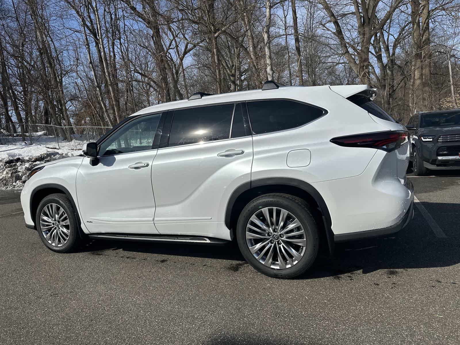 Thumbnail: 2025 Toyota Highlander - 17