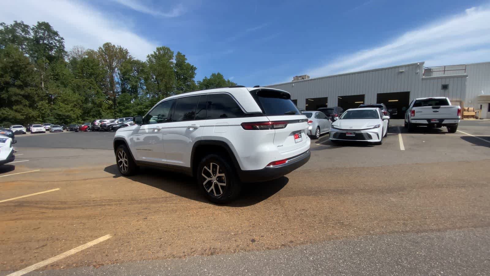 Thumbnail: 2024 Jeep Grand Cherokee - 7