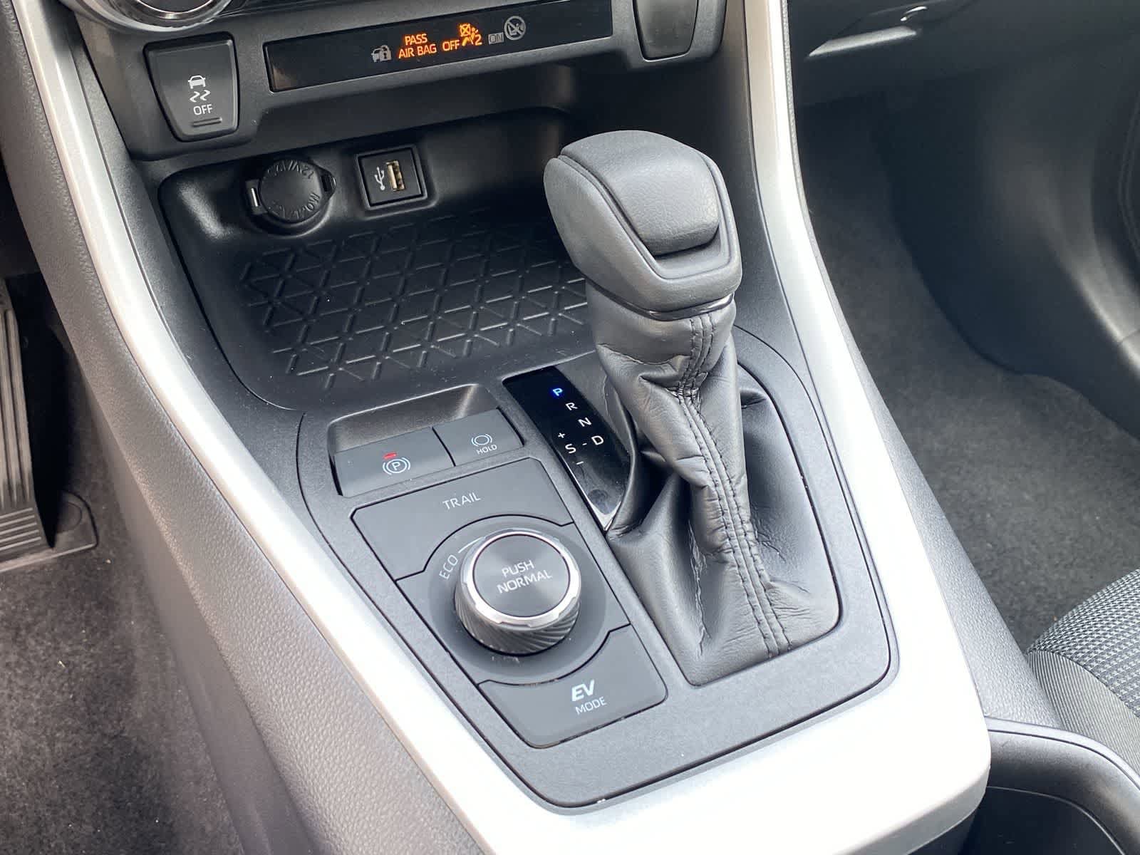 Thumbnail: 2025 Toyota RAV4 - 31