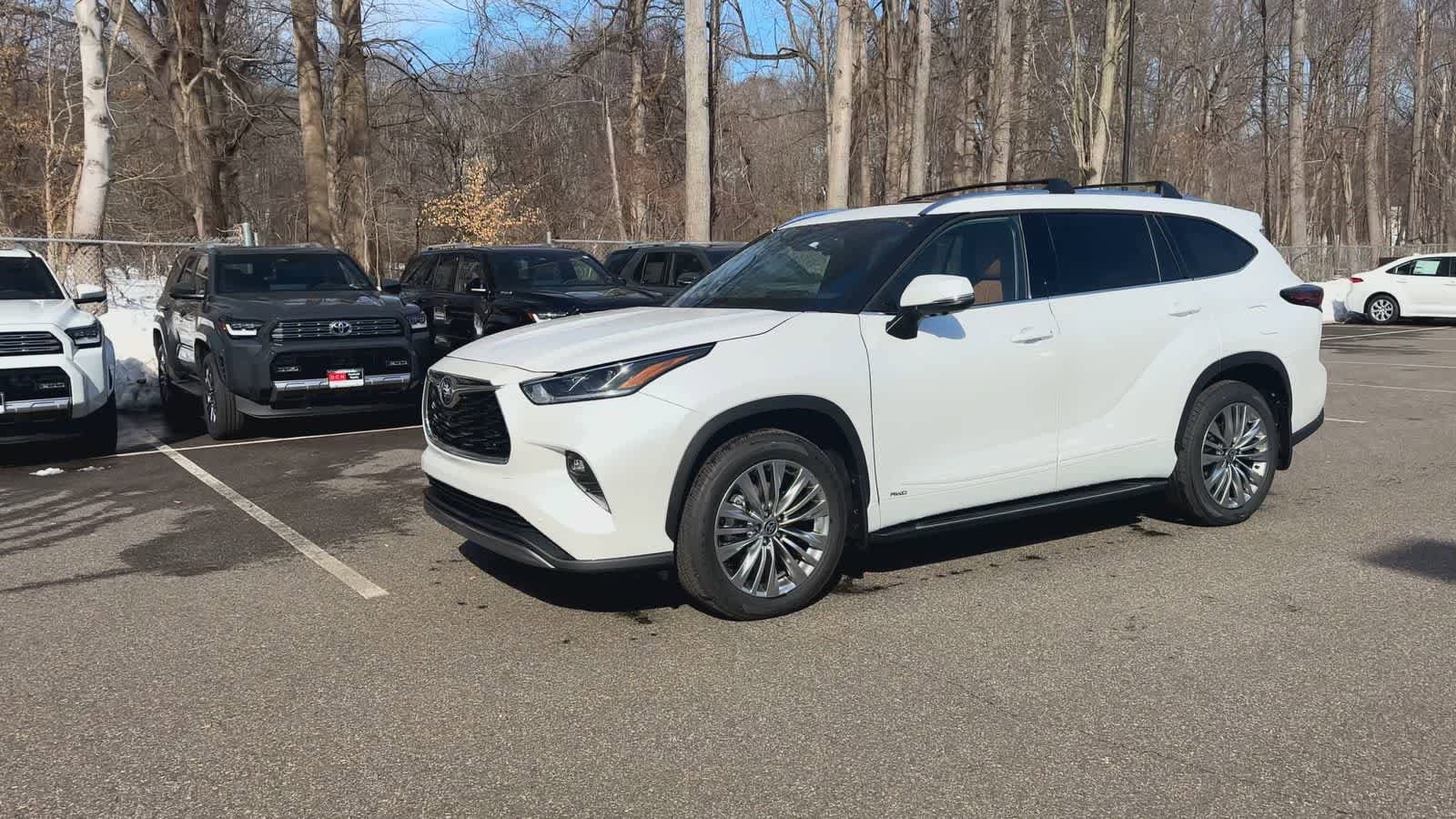 Thumbnail: 2025 Toyota Highlander - 4