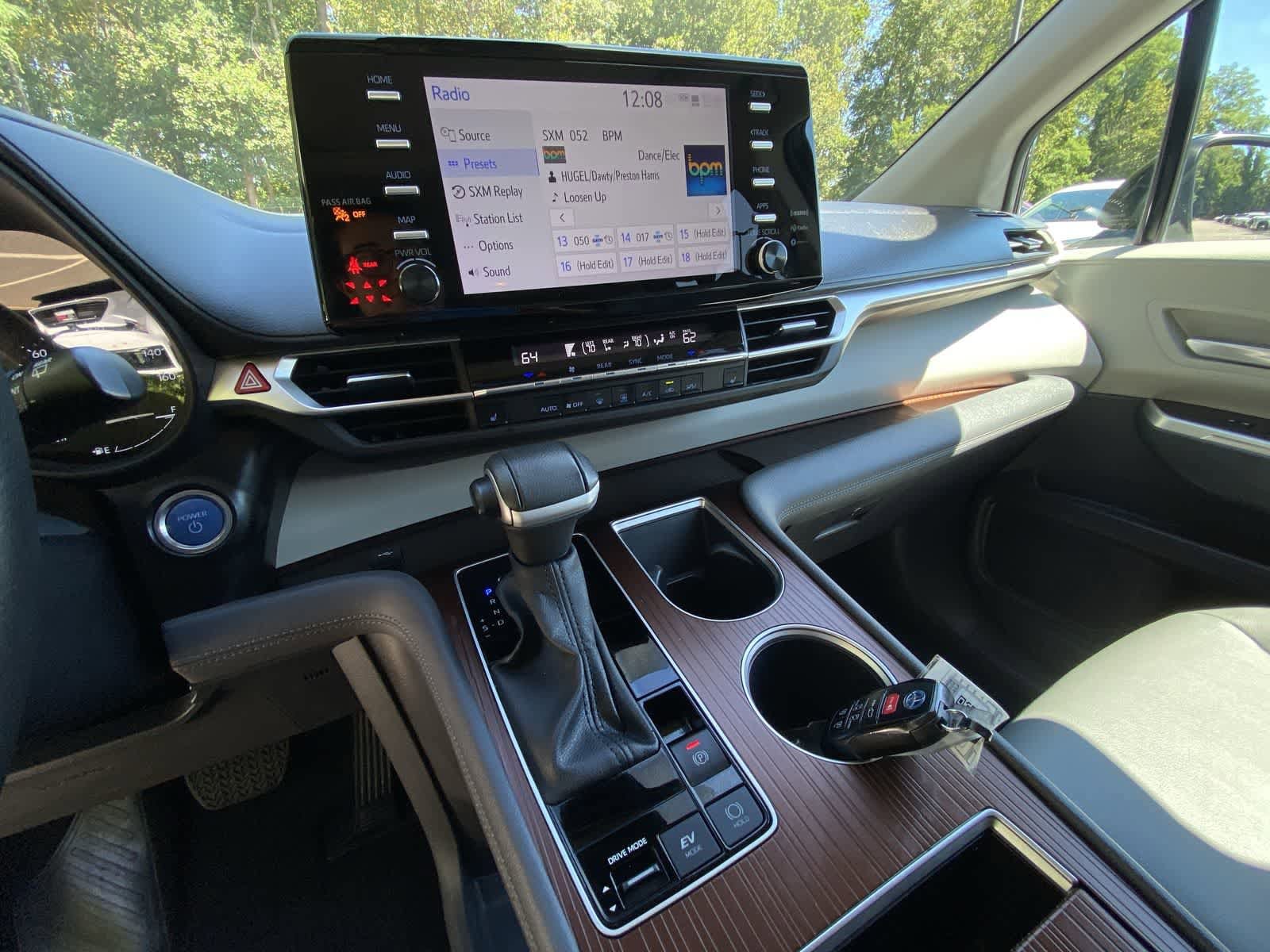 Thumbnail: 2024 Toyota Sienna - 20