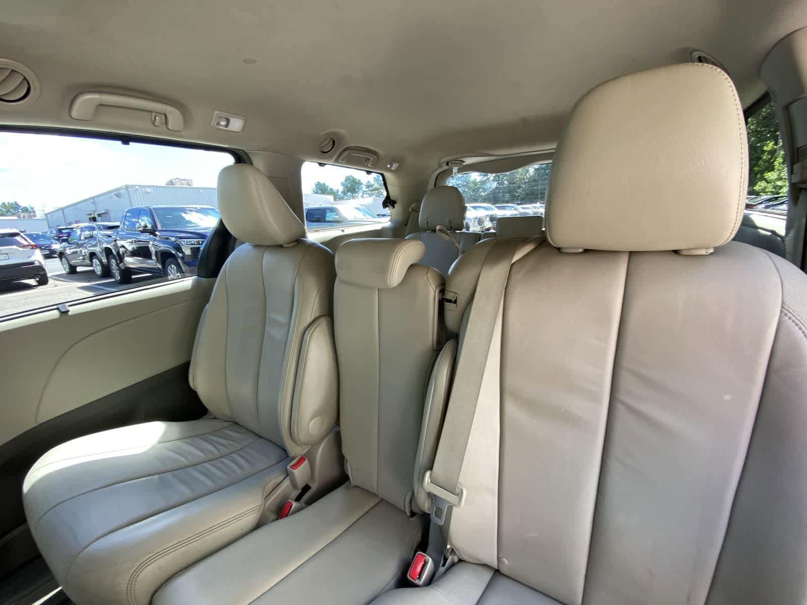 Thumbnail: 2014 Toyota Sienna - 23