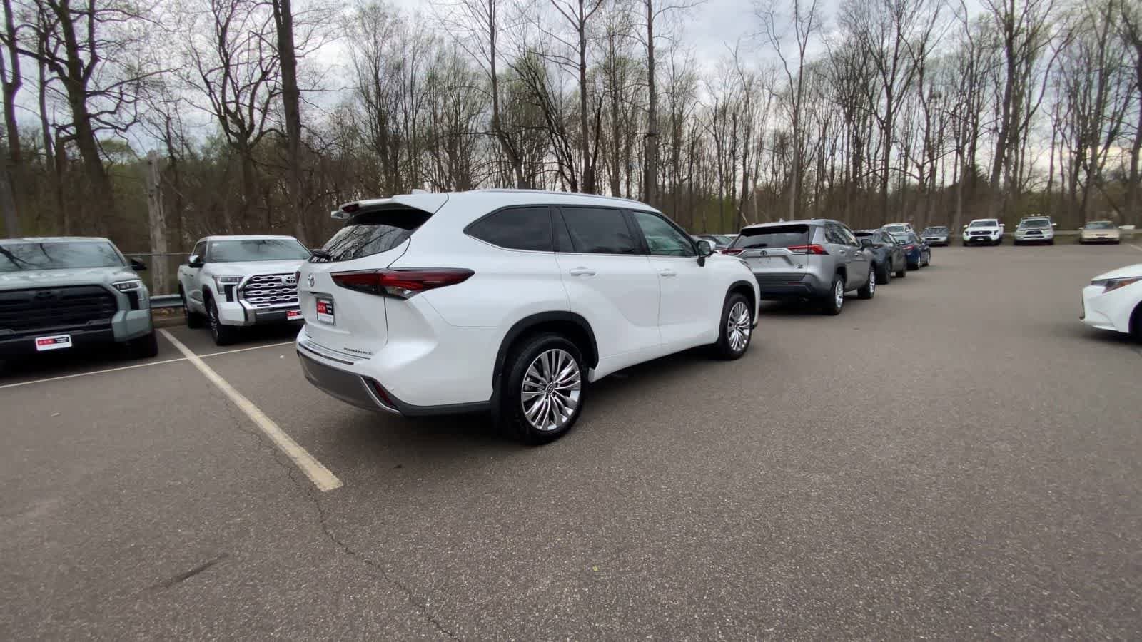 Thumbnail: 2025 Toyota Highlander - 11