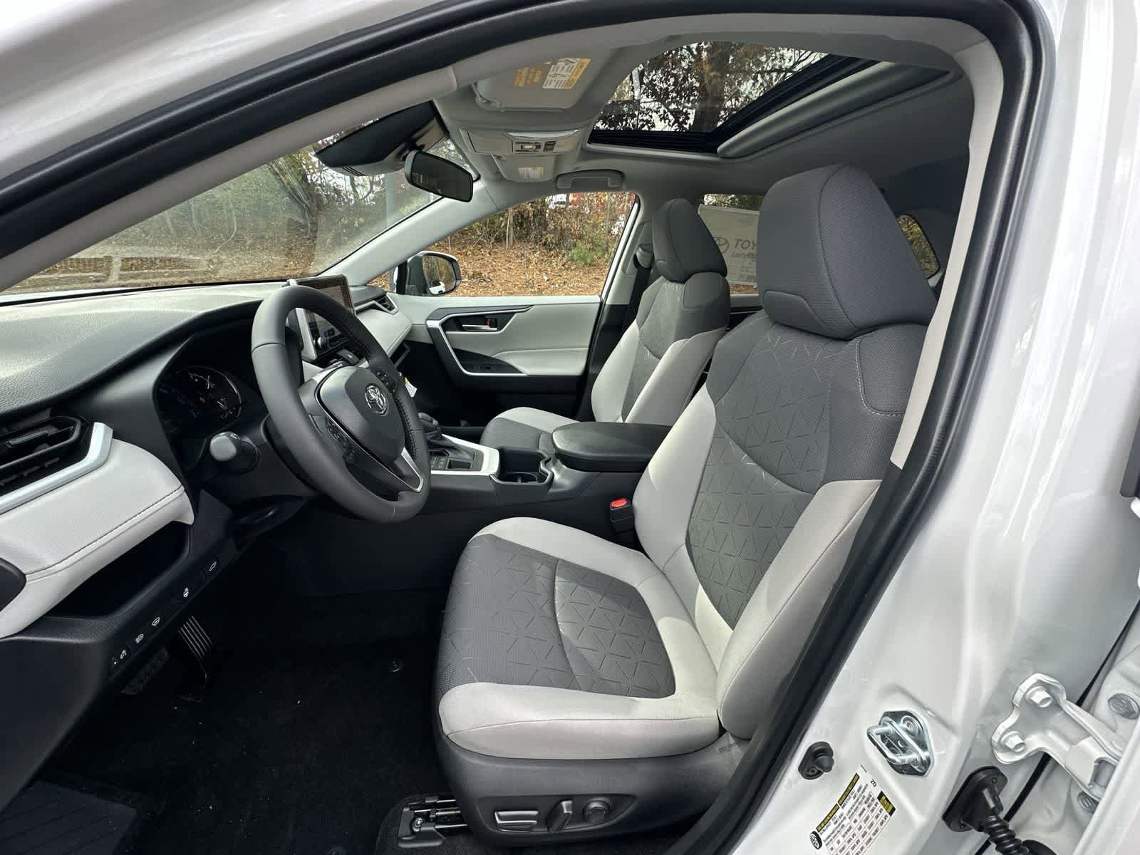 Thumbnail: 2025 Toyota RAV4 - 25