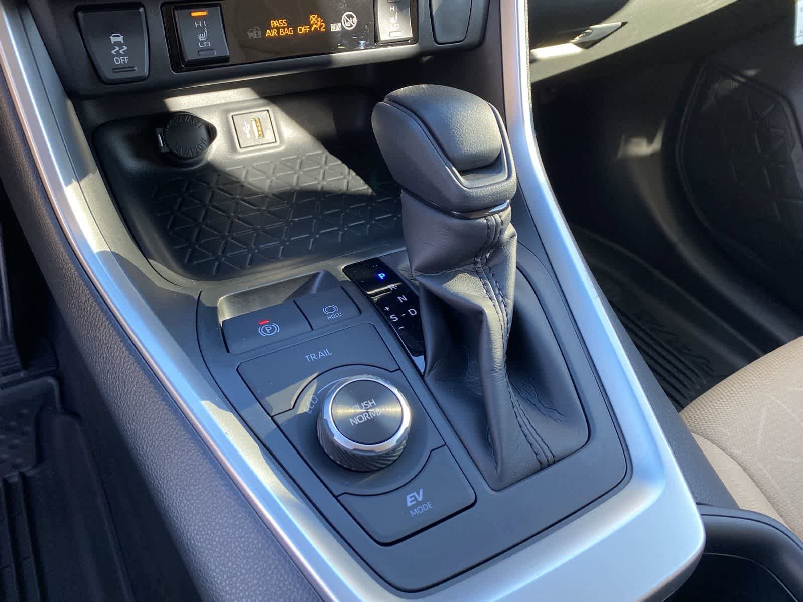 Thumbnail: 2025 Toyota RAV4 - 29