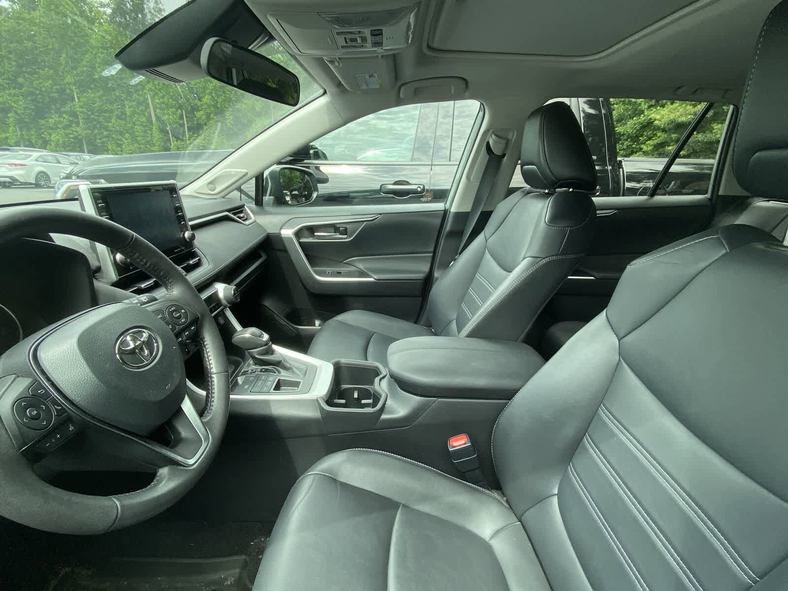 Thumbnail: 2022 Toyota RAV4 - 10