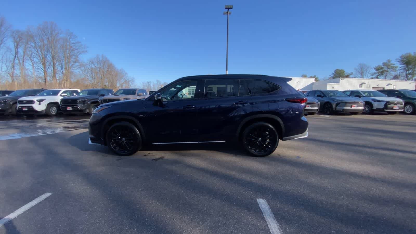 Thumbnail: 2025 Toyota Highlander - 8