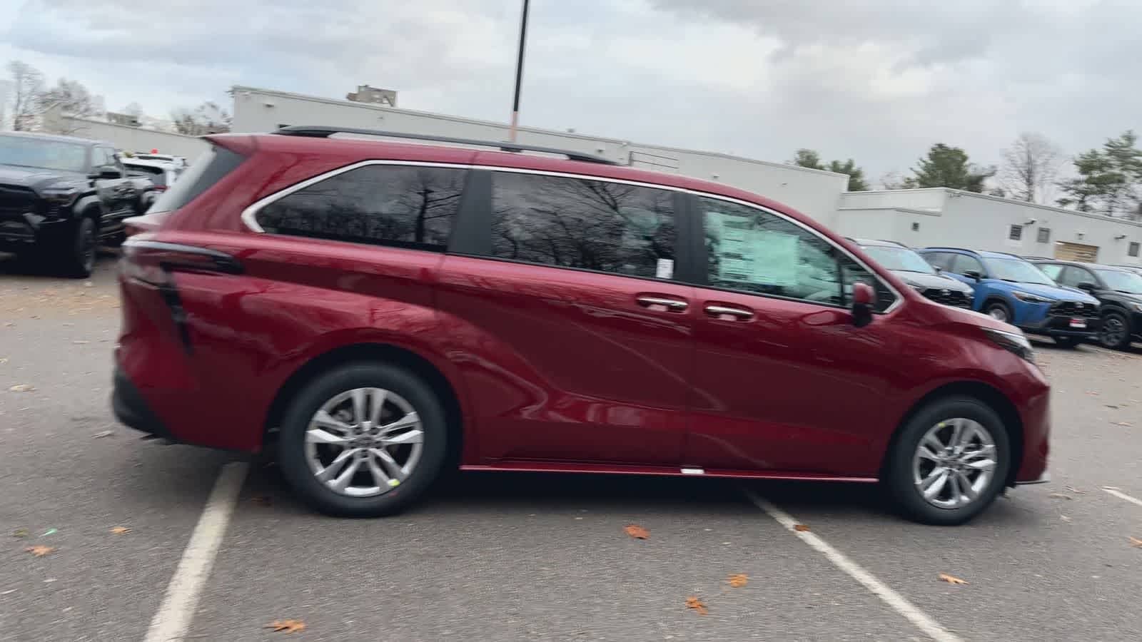 Thumbnail: 2025 Toyota Sienna - 9