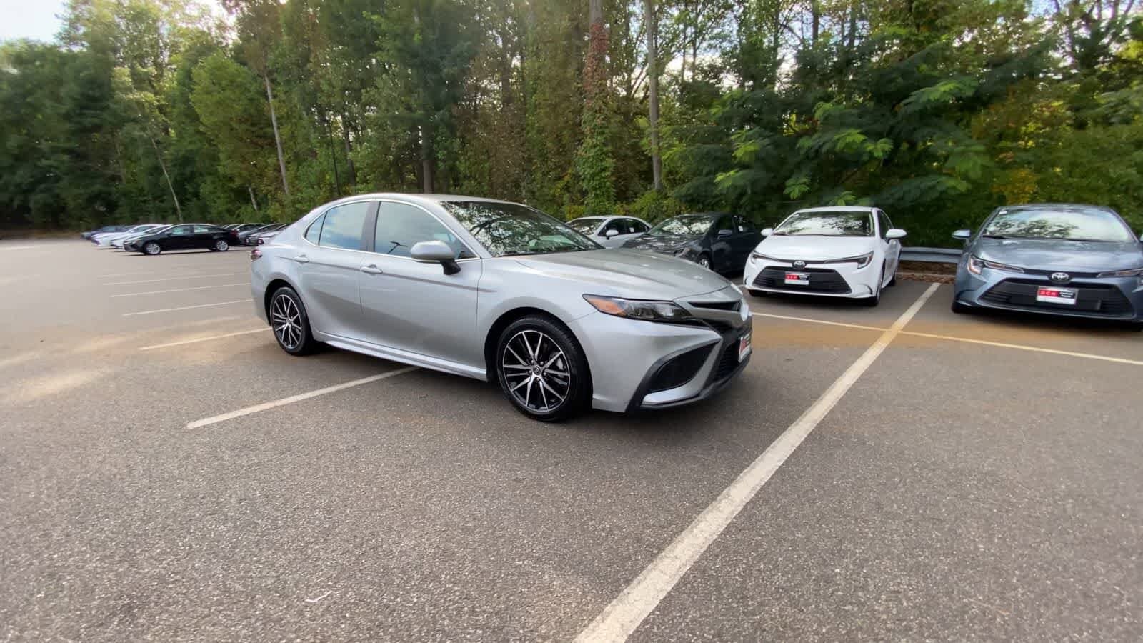 2023 Toyota Camry SE photo 2