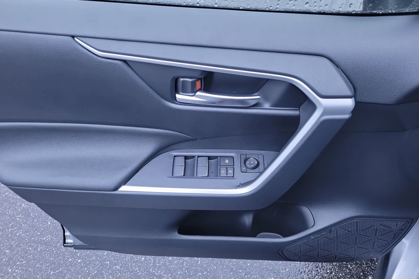 2025 Toyota RAV4 XLE 22