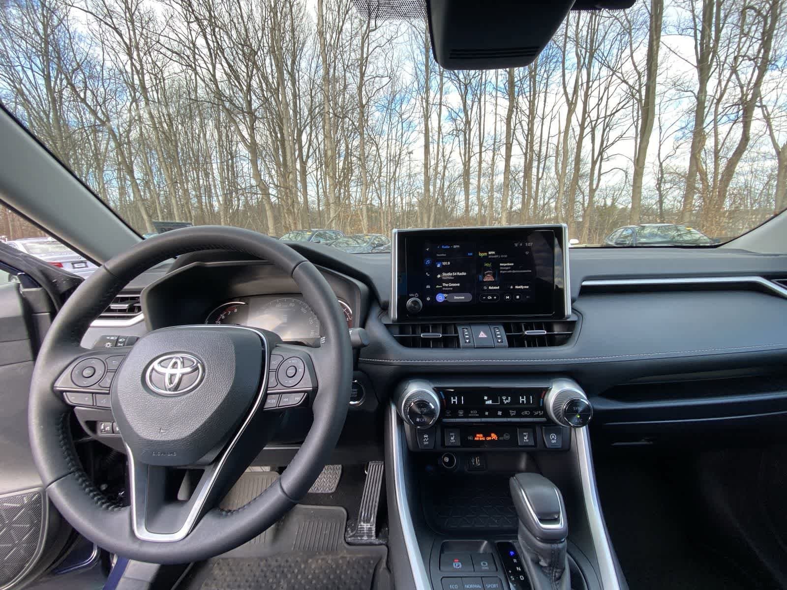 Thumbnail: 2025 Toyota RAV4 - 20