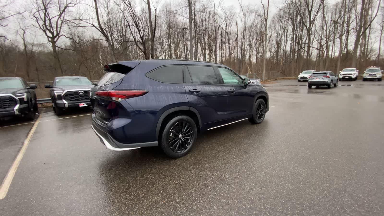 Thumbnail: 2025 Toyota Highlander - 11