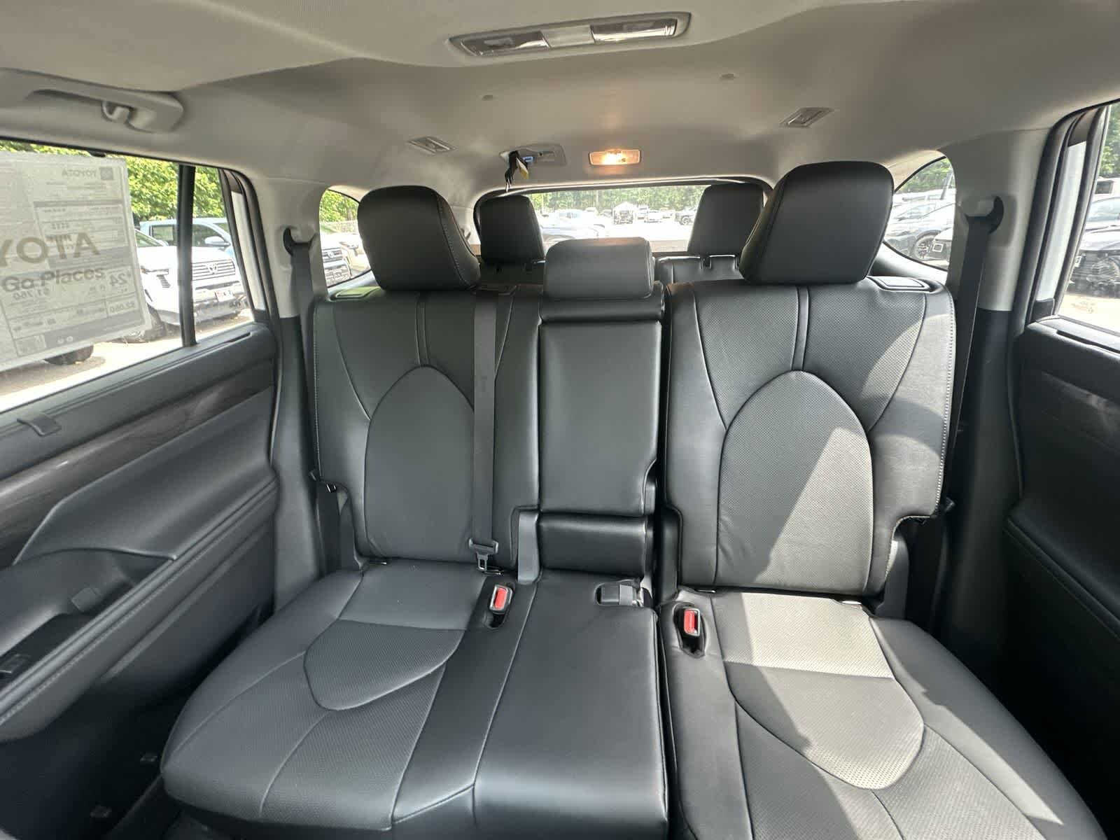 Thumbnail: 2026 Toyota Highlander - 34