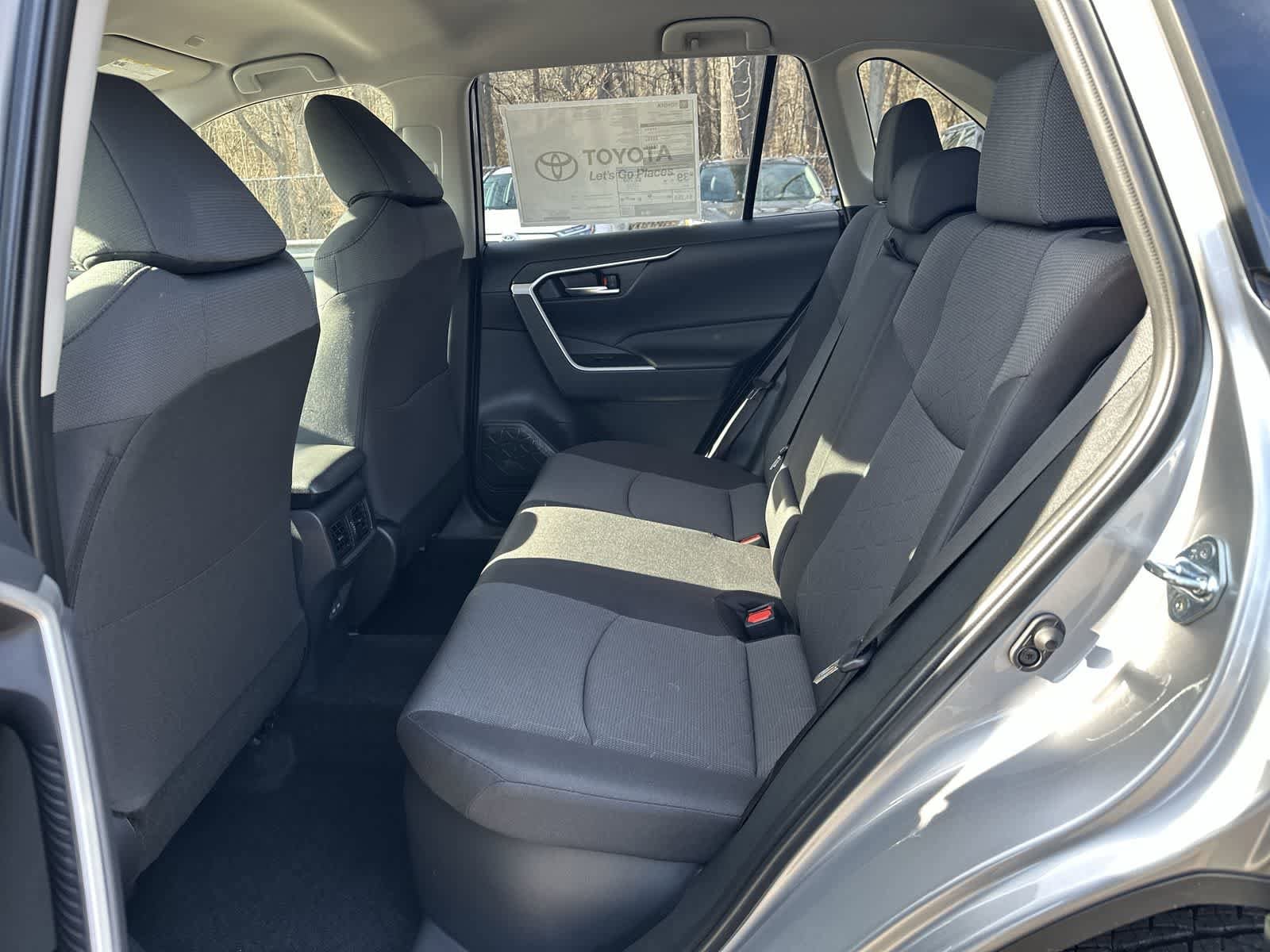 Thumbnail: 2025 Toyota RAV4 - 31