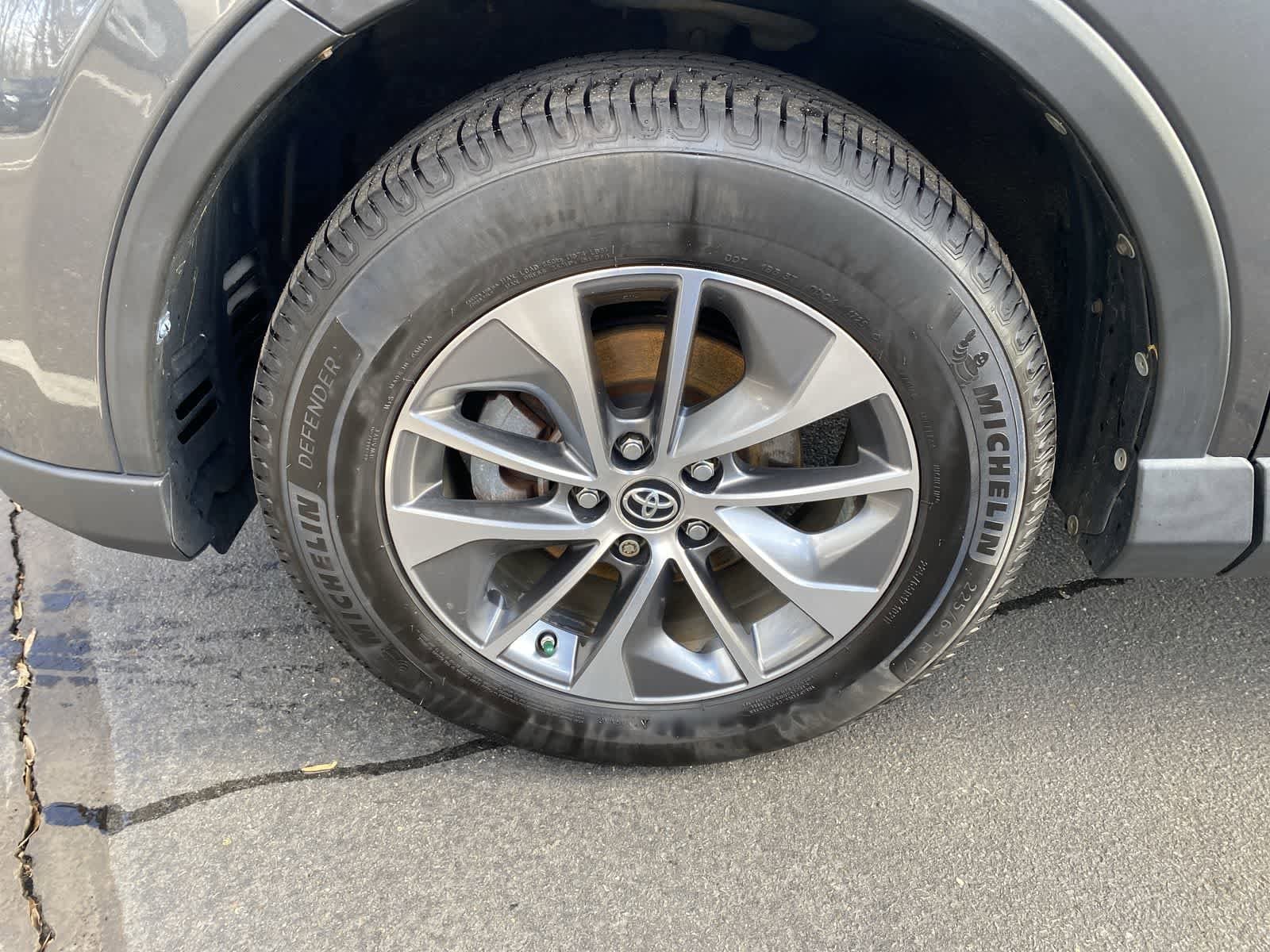 Thumbnail: 2016 Toyota RAV4 - 14