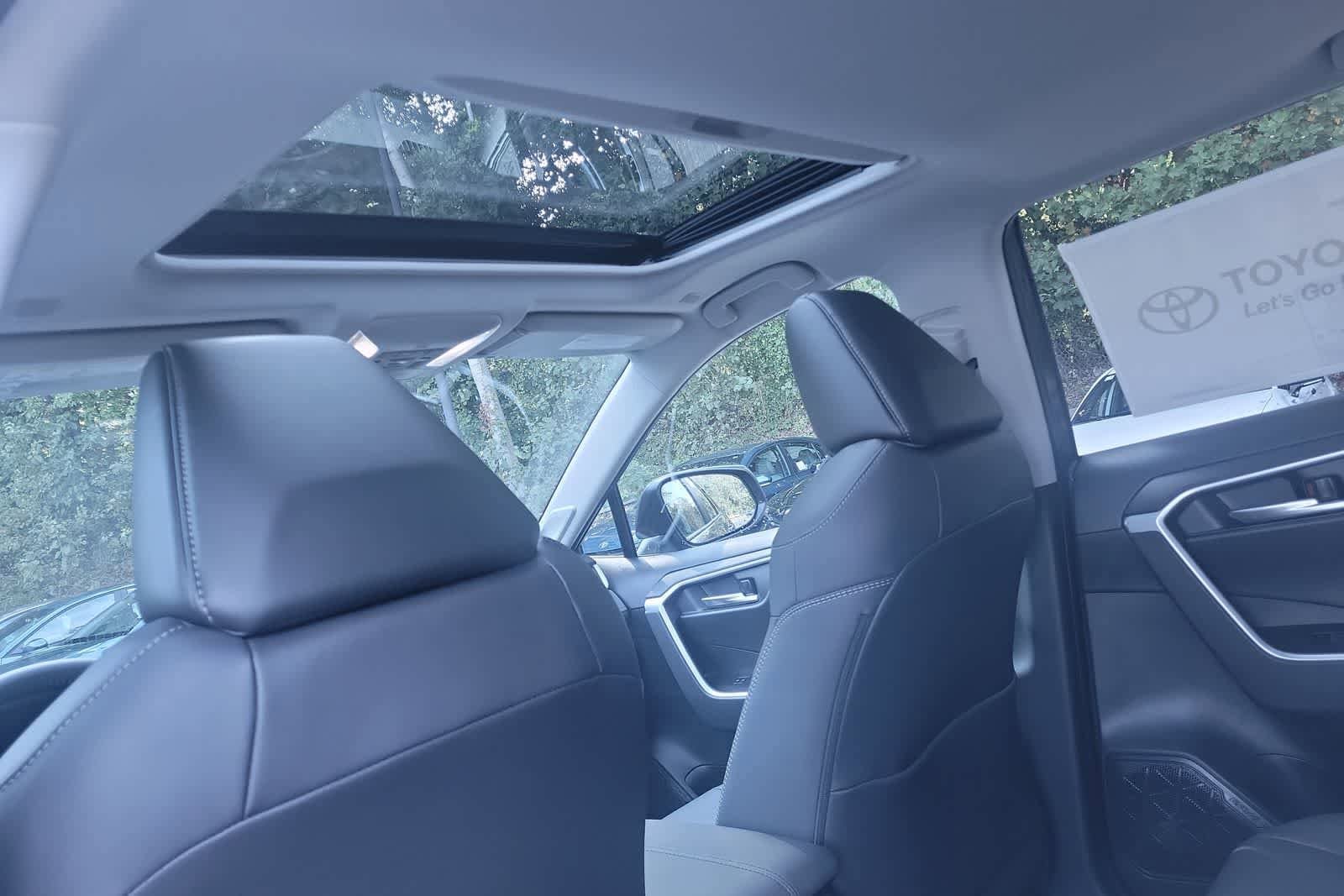 Thumbnail: 2025 Toyota RAV4 - 30