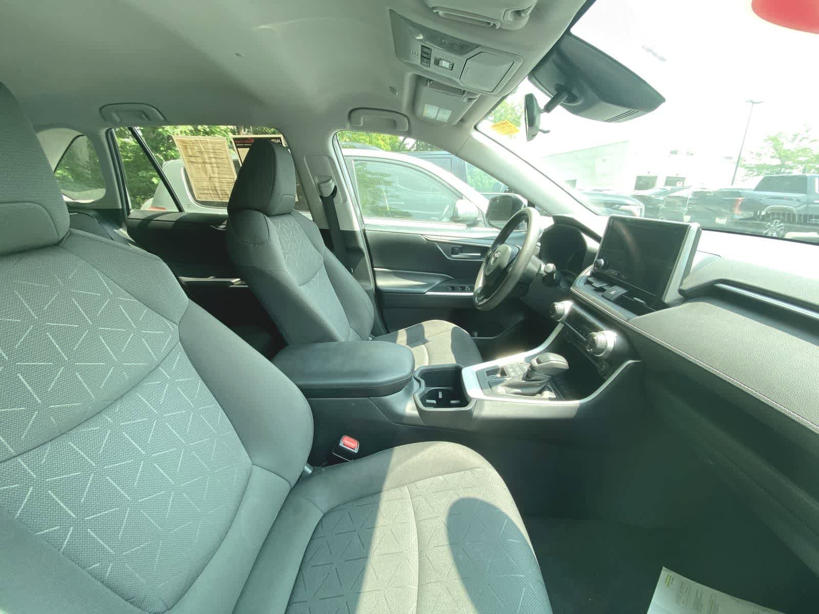 2023 Toyota RAV4 XLE 5