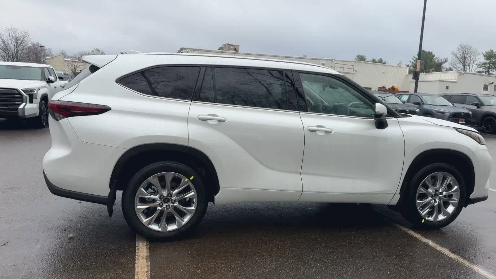 Thumbnail: 2026 Toyota Highlander - 9