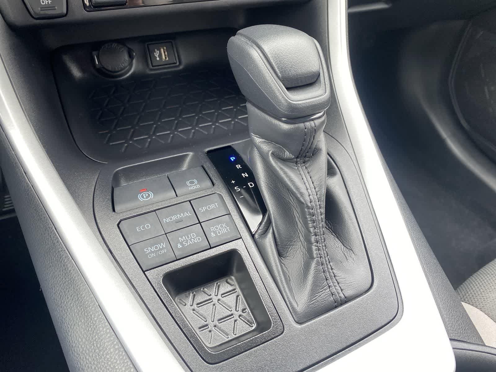 Thumbnail: 2025 Toyota RAV4 - 29