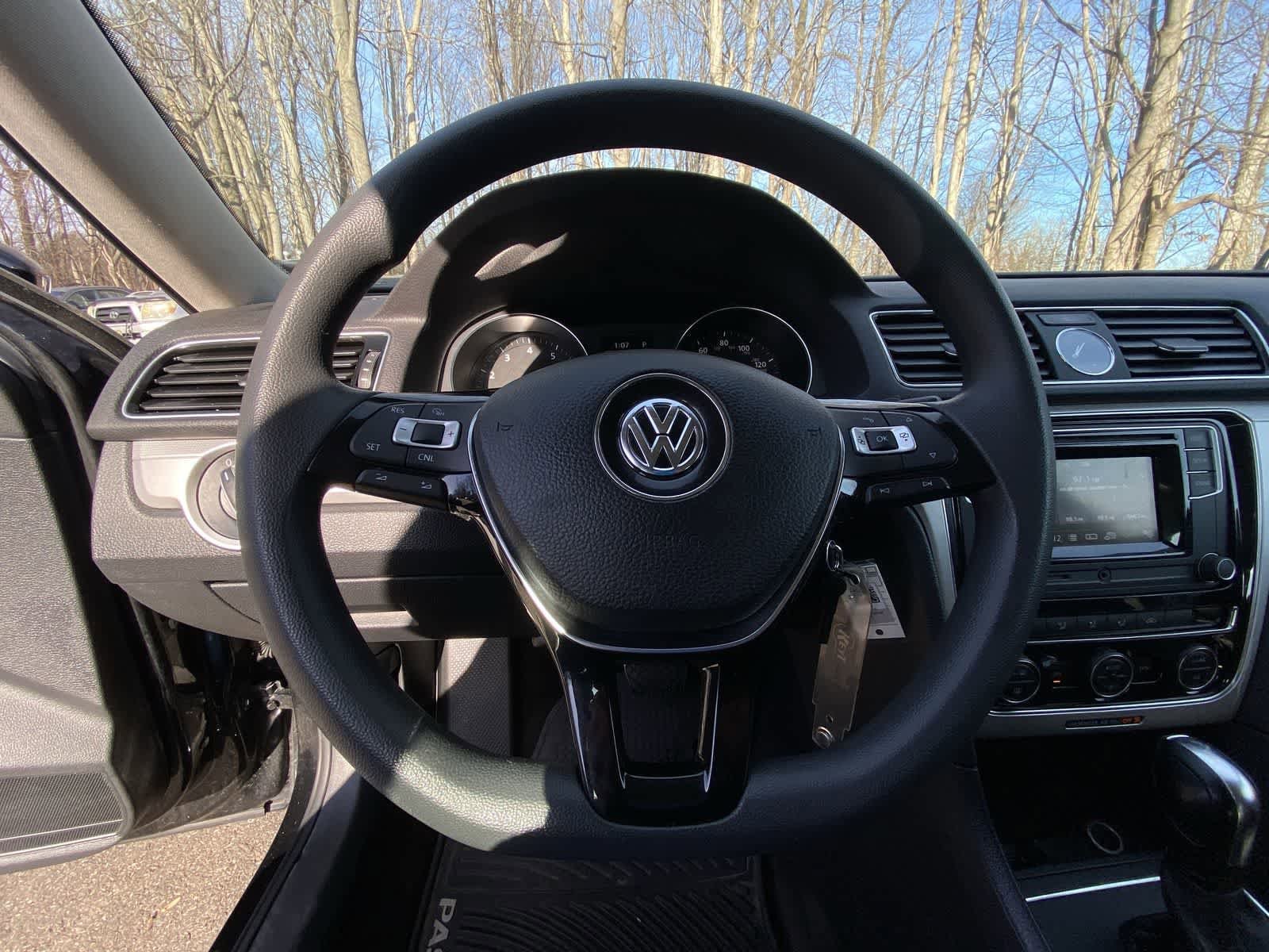 Thumbnail: 2016 Volkswagen Passat - 32