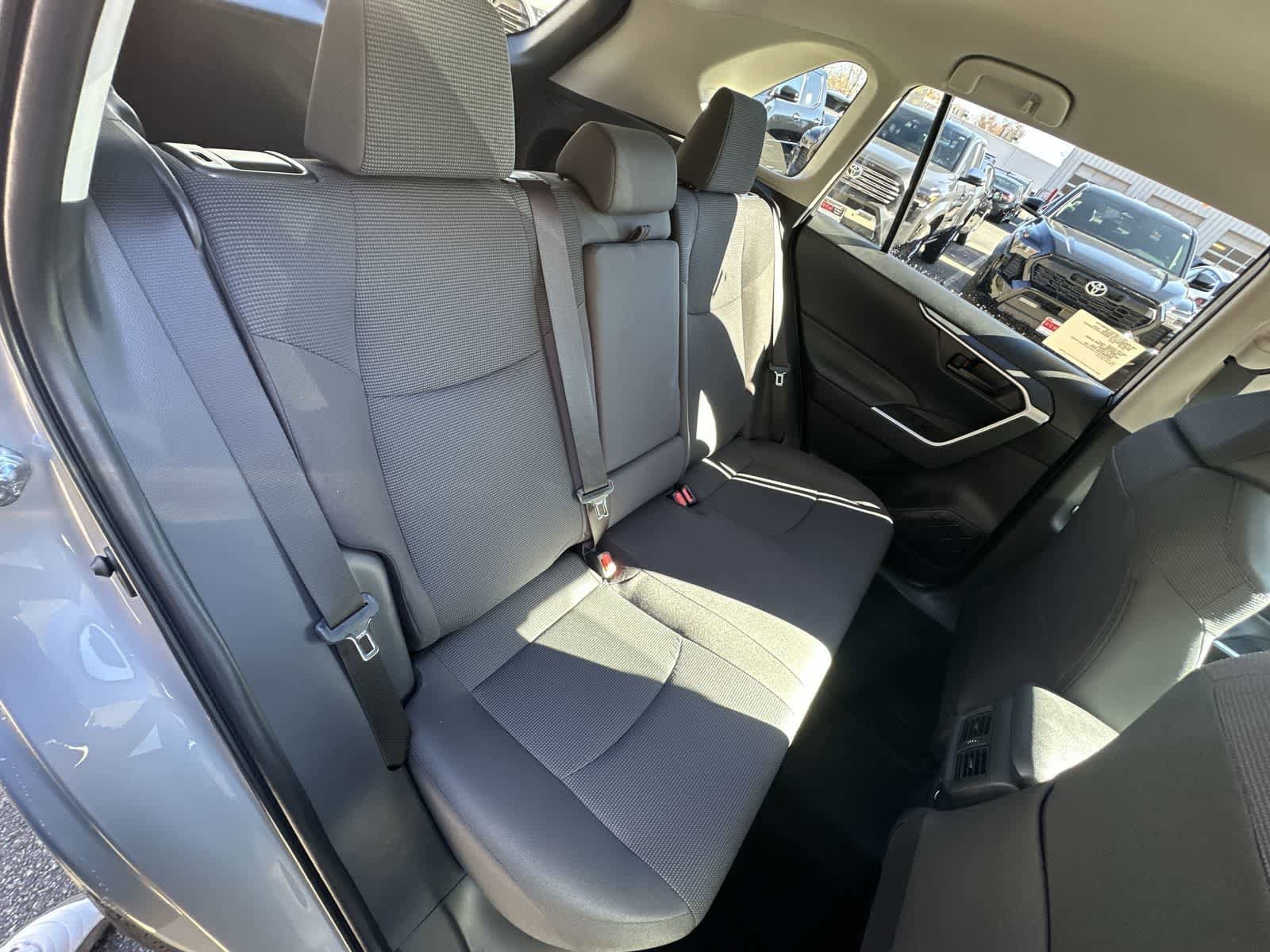 Thumbnail: 2025 Toyota RAV4 - 27