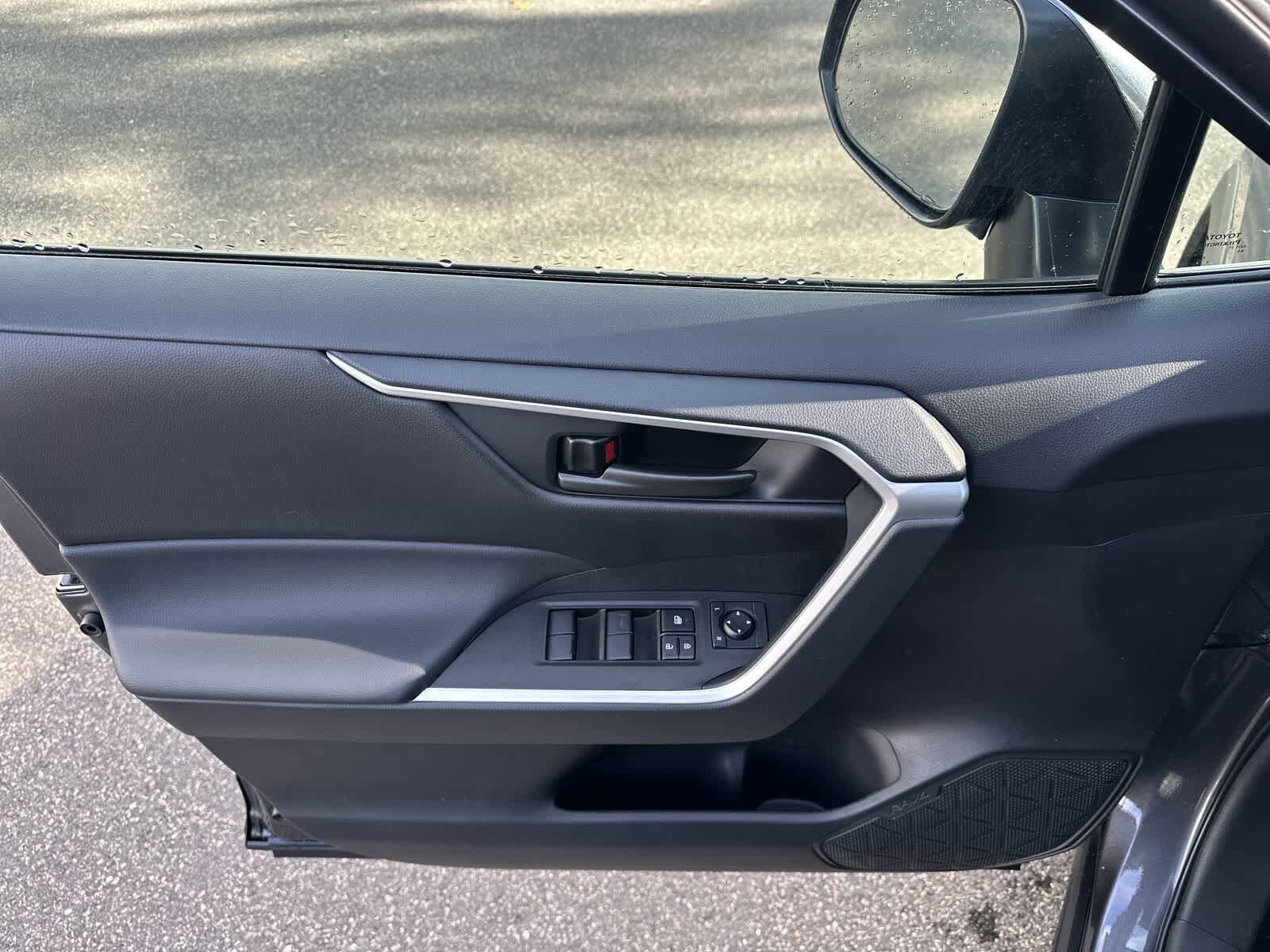 Thumbnail: 2025 Toyota RAV4 - 16