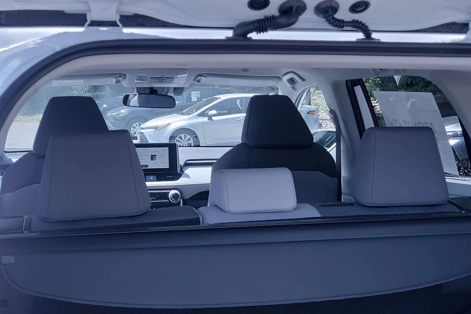 2025 Toyota RAV4 XLE 17