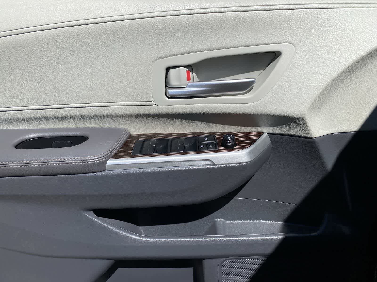 Thumbnail: 2024 Toyota Sienna - 16