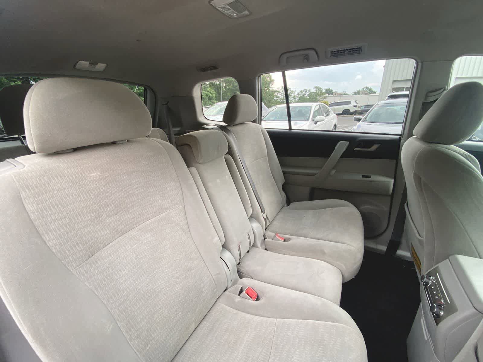 Thumbnail: 2013 Toyota Highlander - 23