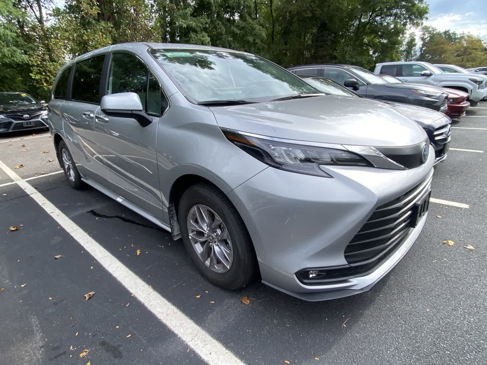 Thumbnail: 2025 Toyota Sienna - 3