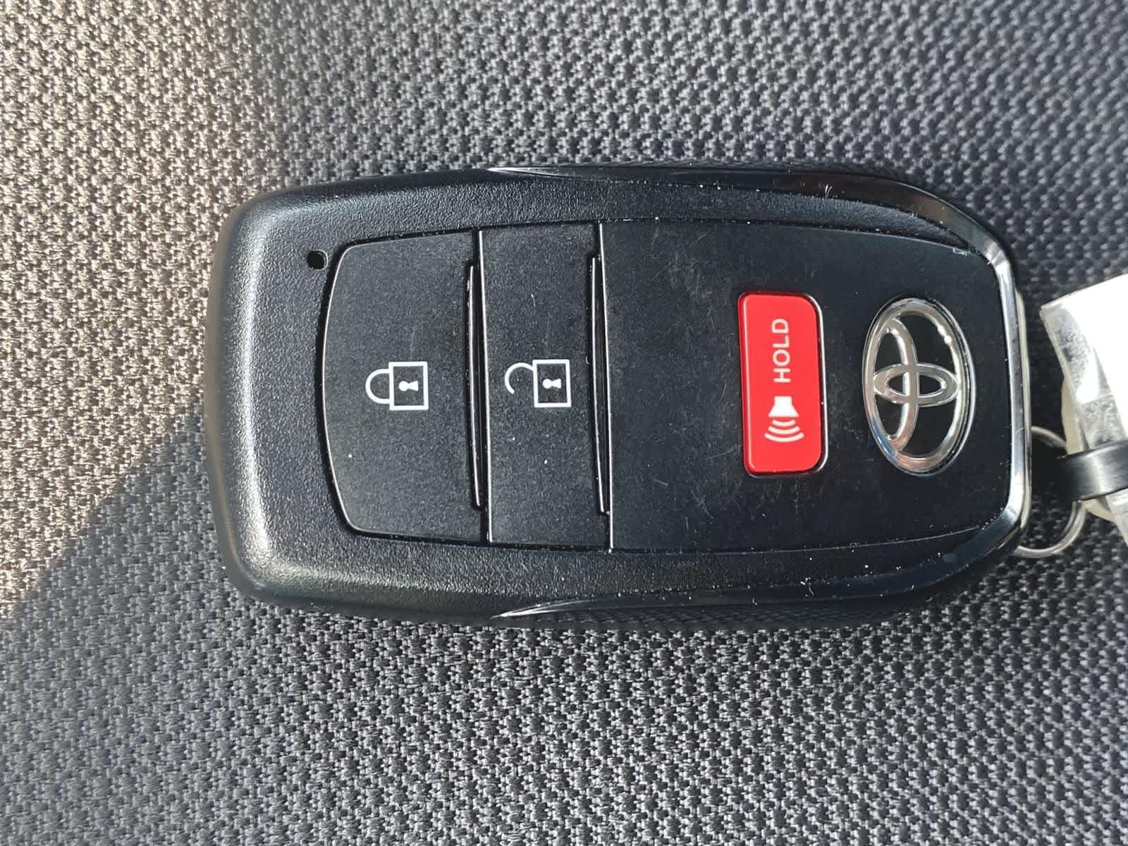 2024 Toyota Corolla Cross LE 32