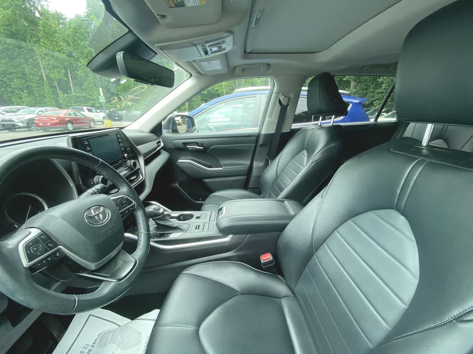 Thumbnail: 2022 Toyota Highlander - 10