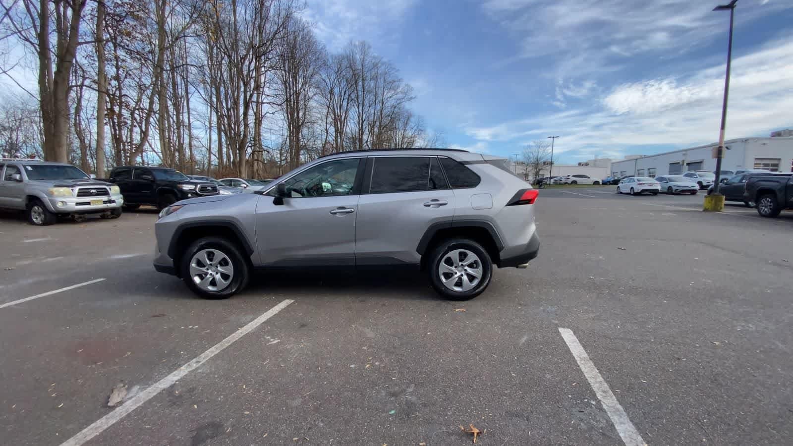 Thumbnail: 2020 Toyota RAV4 - 10