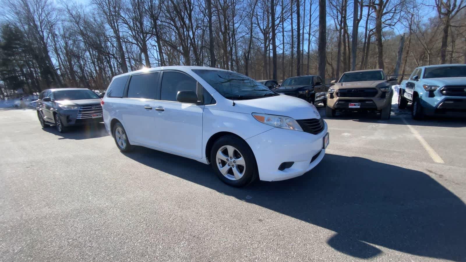 Thumbnail: 2013 Toyota Sienna - 10