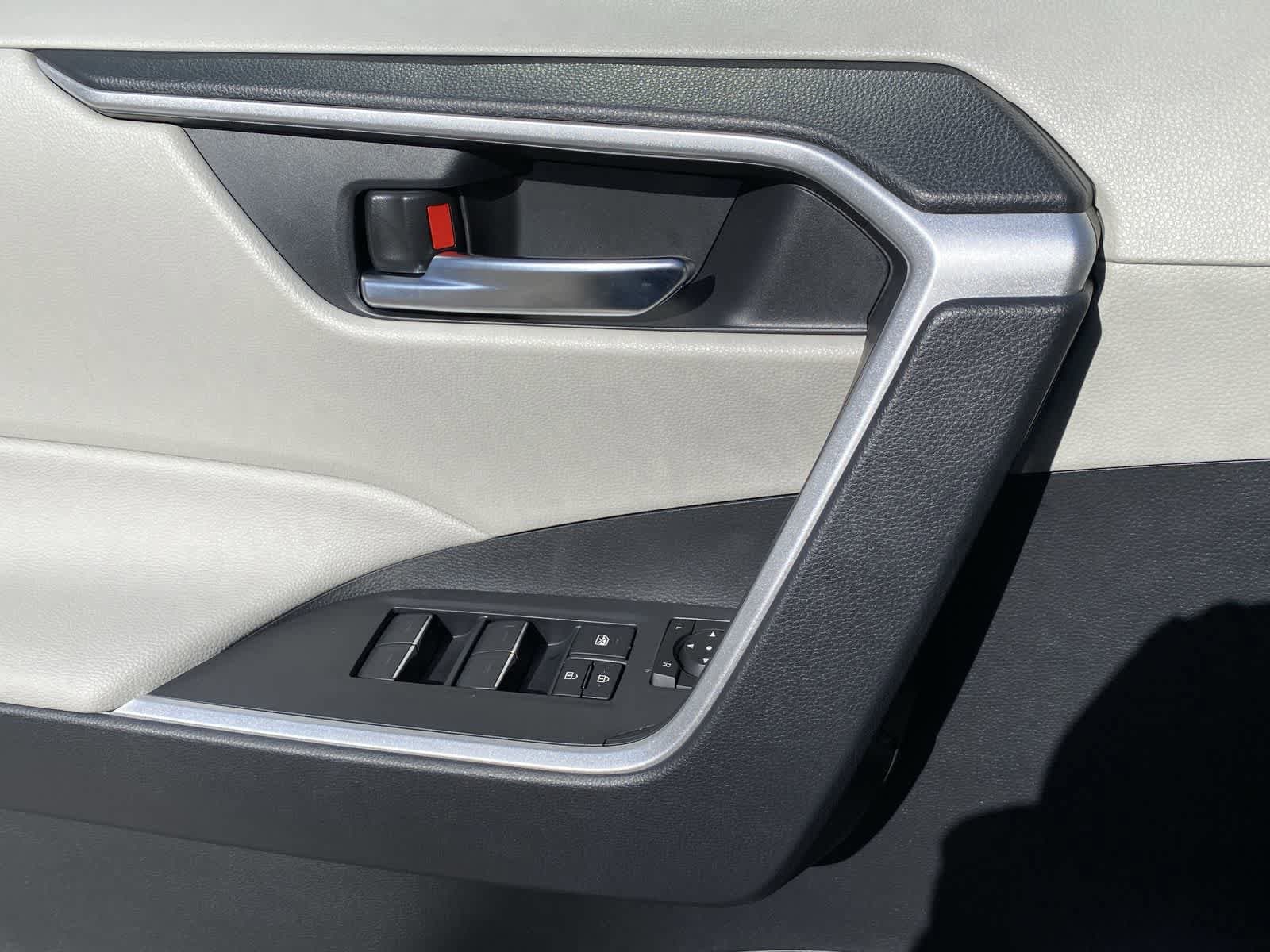 Thumbnail: 2025 Toyota RAV4 - 15