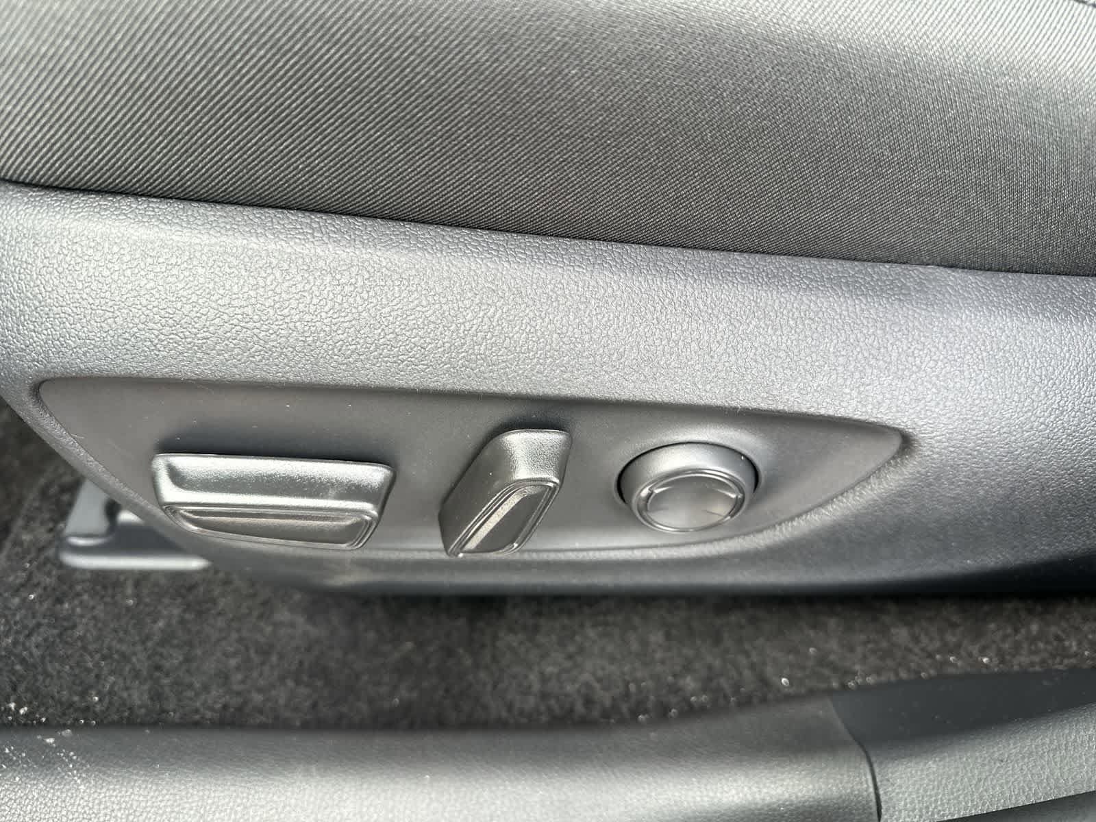 Thumbnail: 2025 Toyota RAV4 - 23