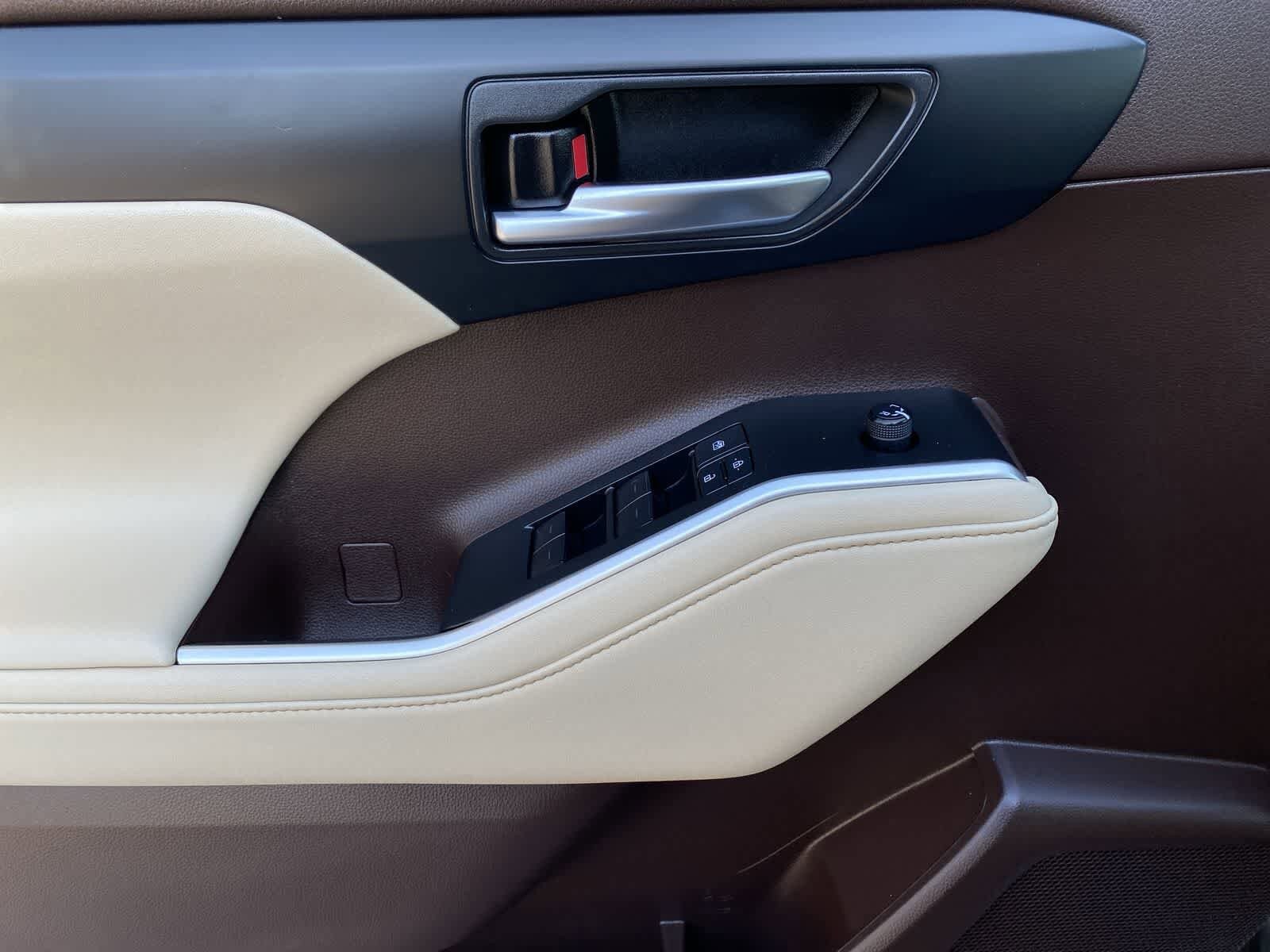 Thumbnail: 2021 Toyota Highlander - 29