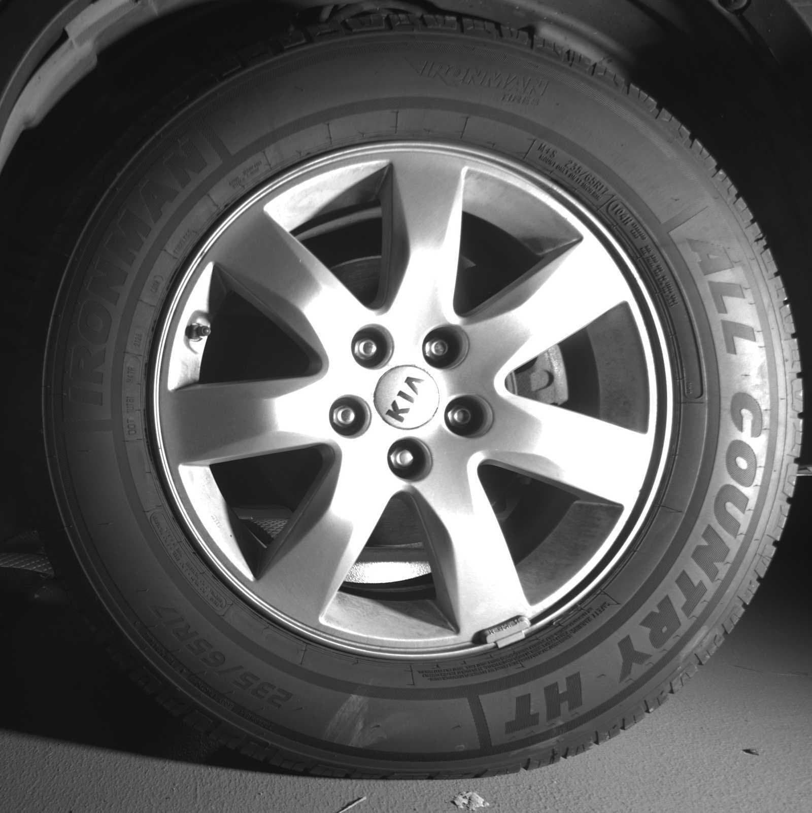 Thumbnail: 2013 Kia Sorento - 11