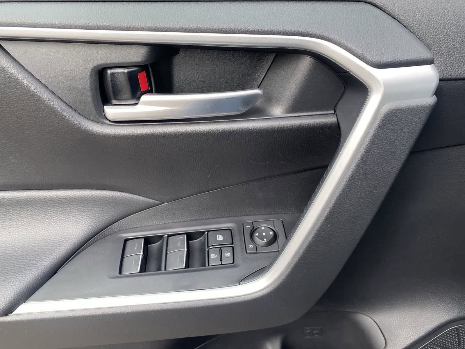 Thumbnail: 2025 Toyota RAV4 - 27